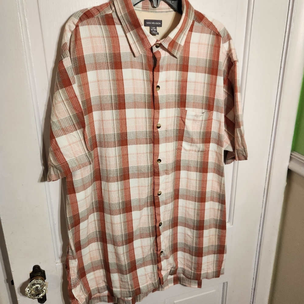 Men's Van Heusen Button Up Shirt Size L